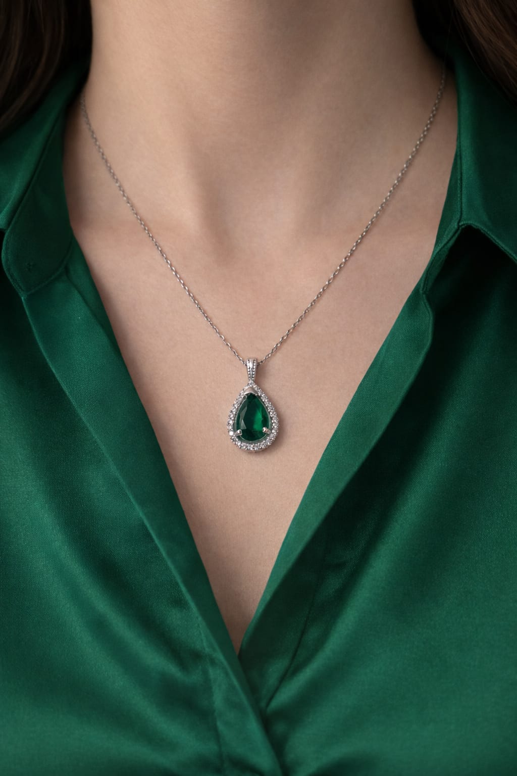 Emerald Drop Elegance – 925 Ayar Gümüş